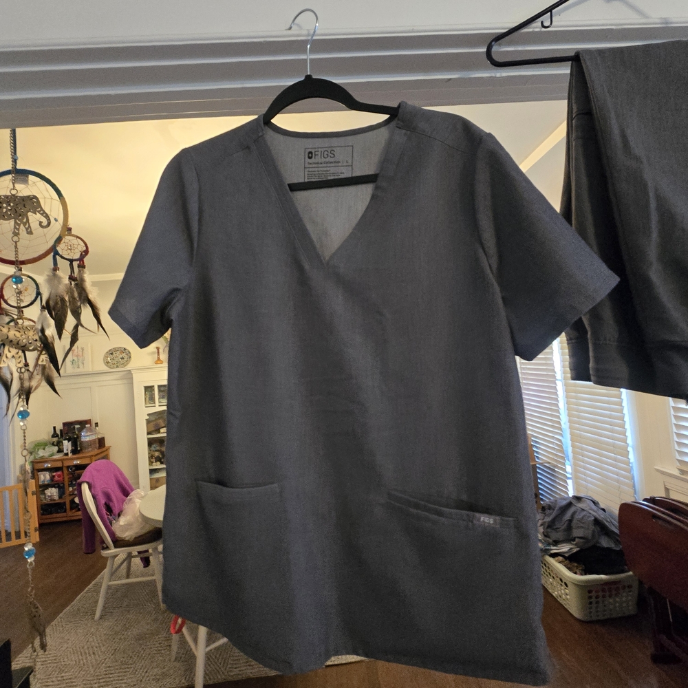 Large Figs Gray Scrub Top Gray Zamora Joggers Excellent Used Condition Set